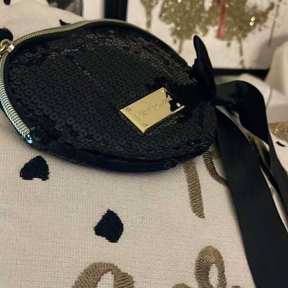 Betsey Johnson Heart Shaped Black Sequins Wristlet Evening Cocktail Purse - Picture 4 of 7
